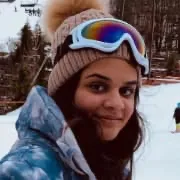 Farwa Akbari